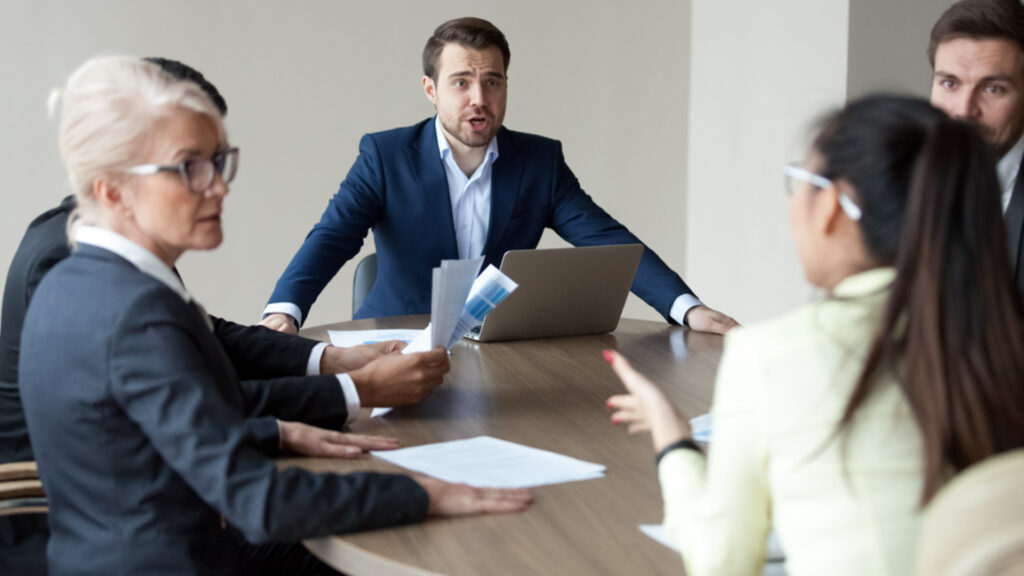 hoa-board-meeting-disagreement